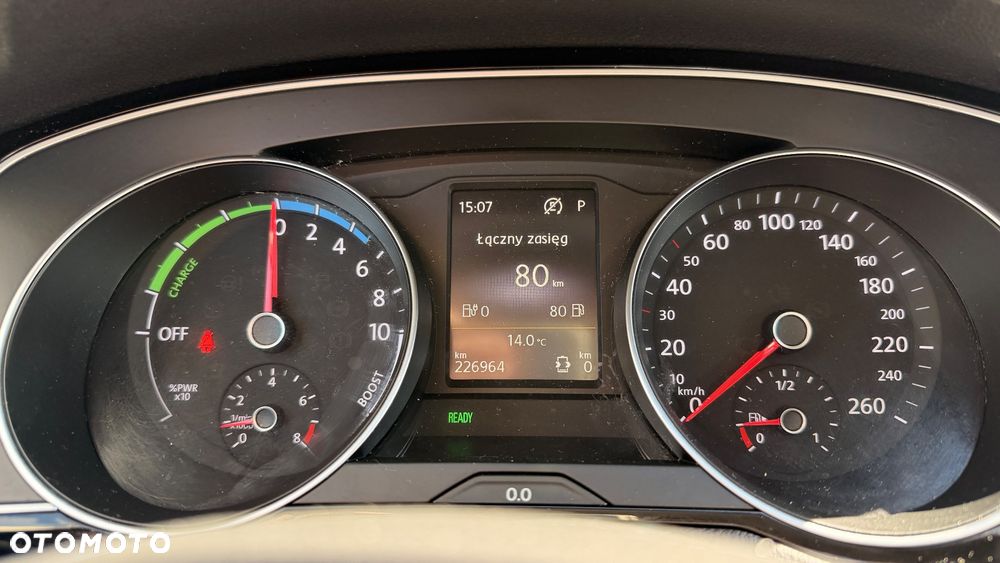 Volkswagen Passat - 16
