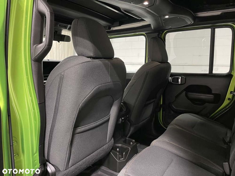 Jeep Wrangler - 11