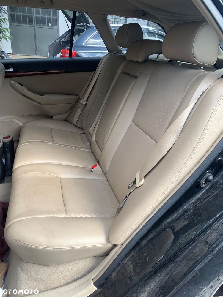 Toyota Avensis - 15
