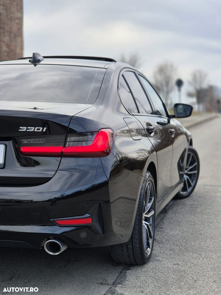 BMW Seria 3 330i AT Sport Line - 18