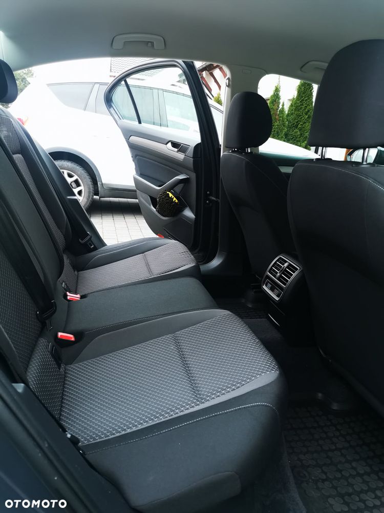 Volkswagen Passat 2.0 TDI SCR Trendline - 8