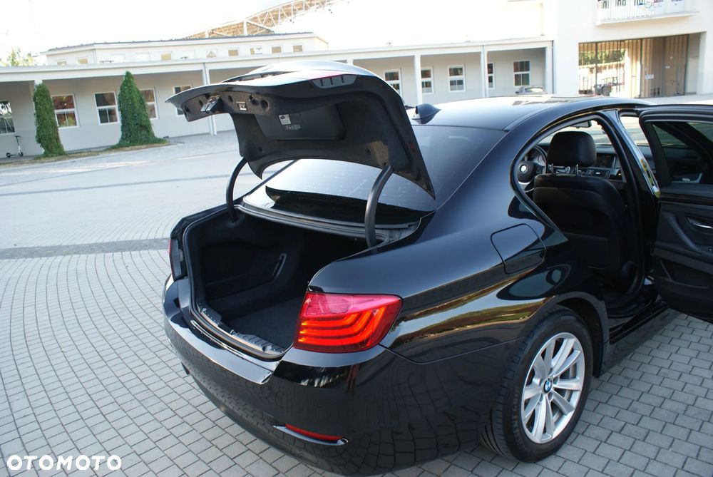 BMW Seria 5 528i Sport-Aut Luxury Line - 14
