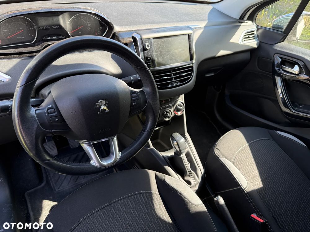 Peugeot 208 - 6
