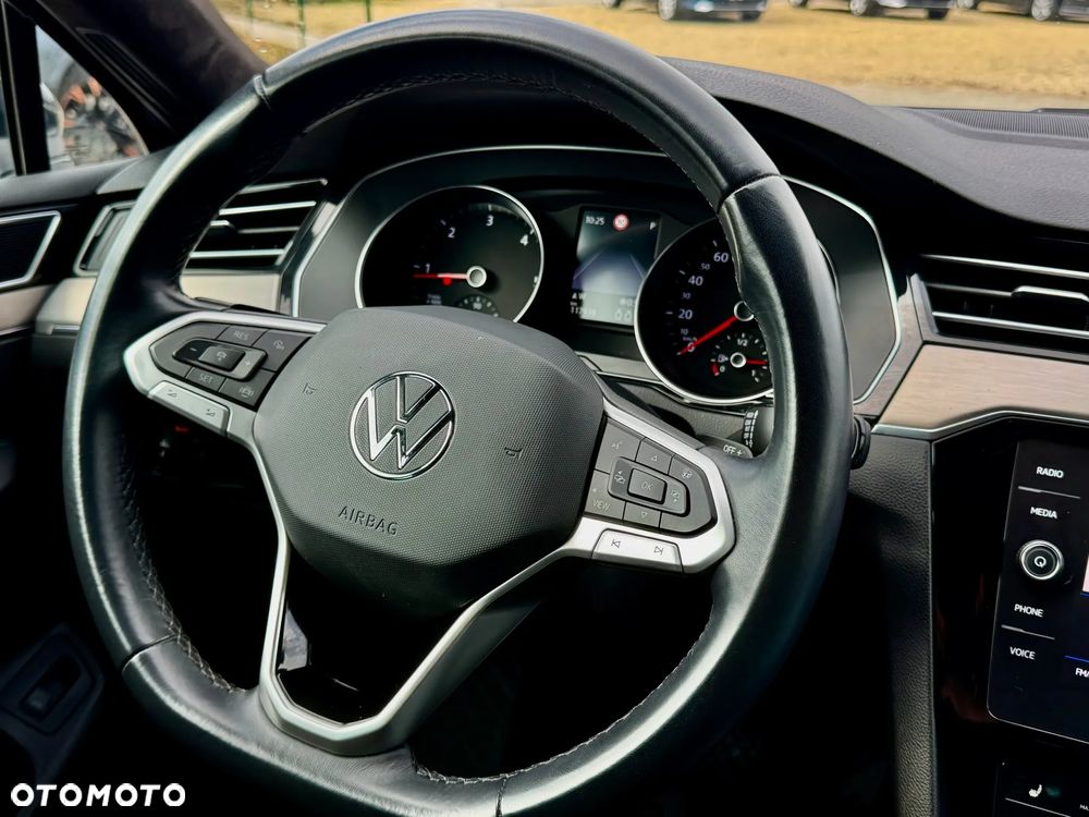 Volkswagen Passat 2.0 TDI EVO Elegance DSG - 9