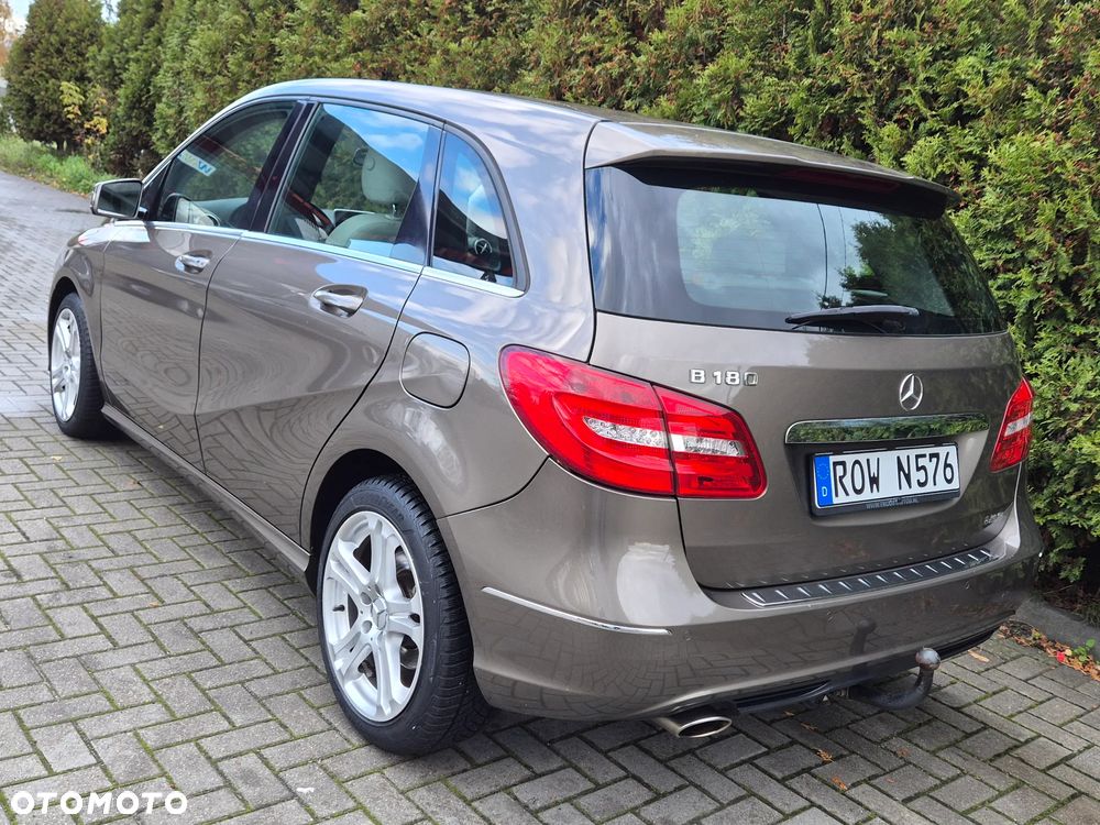 Mercedes-Benz Klasa B 180 7G-DCT UrbanStyle Edition - 10