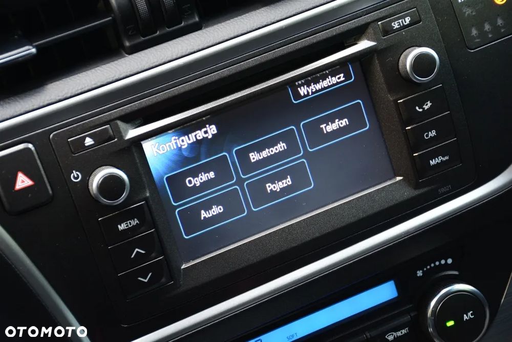 Toyota Auris 1.6 Premium Comfort MS - 12