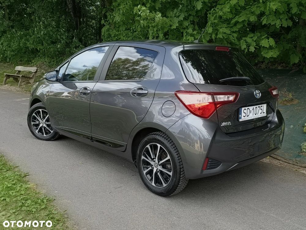 Toyota Yaris Hybrid 100 Premium - 2