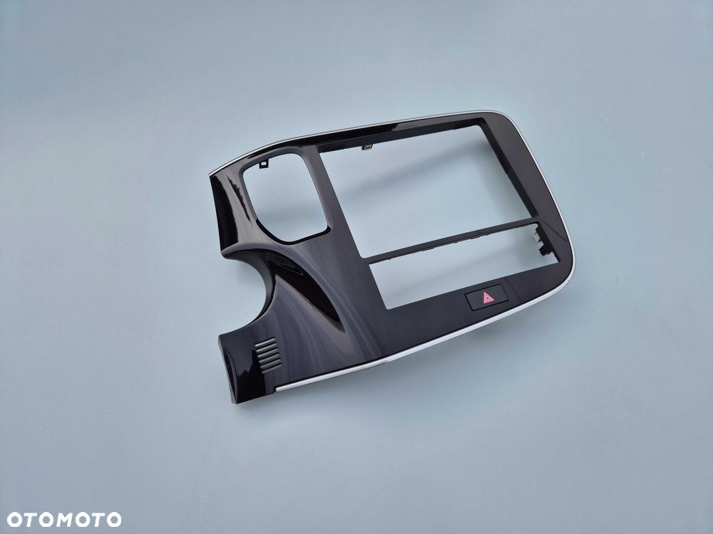 Mitsubishi Outlander III 3 LIFT Ramka Dekor Radia Nawigacji Europa