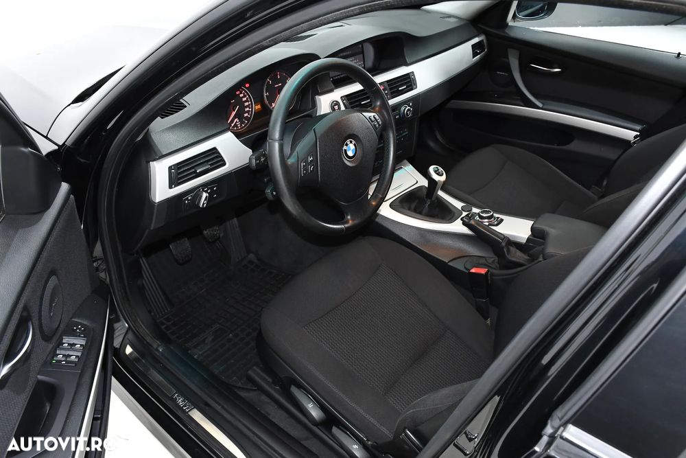 BMW Seria 3 318d - 16