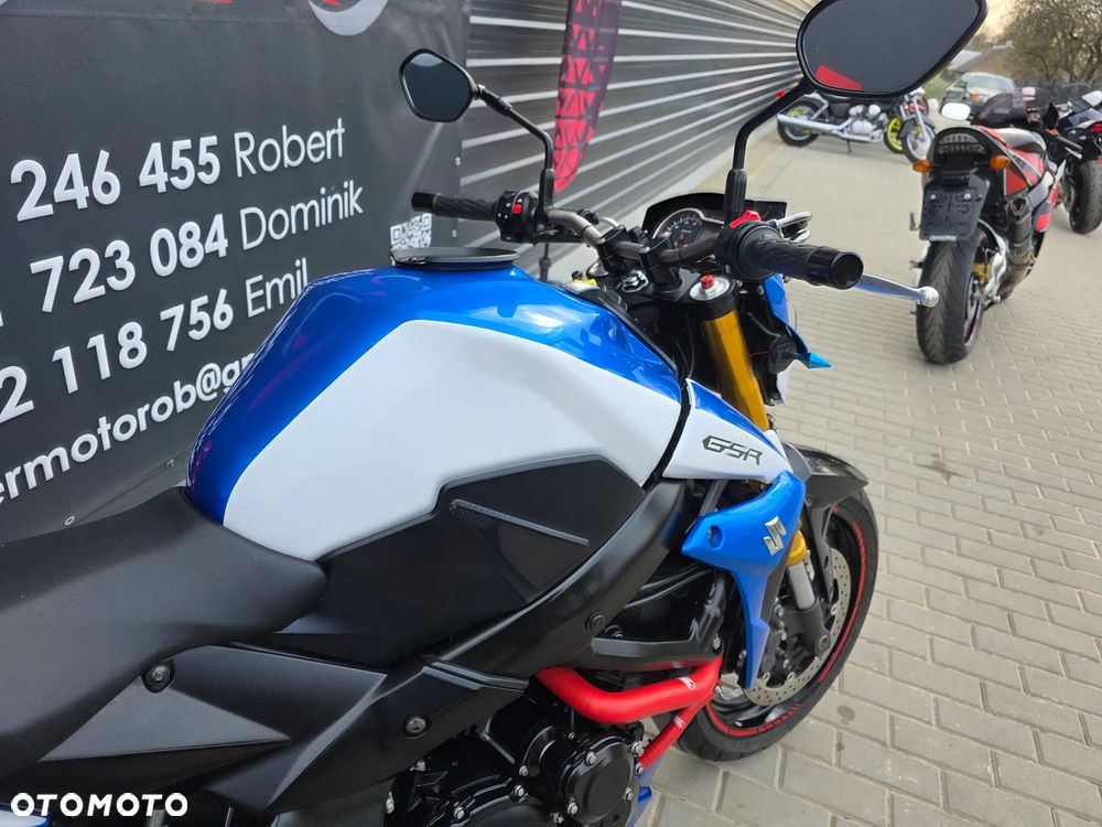 Suzuki GSR - 29