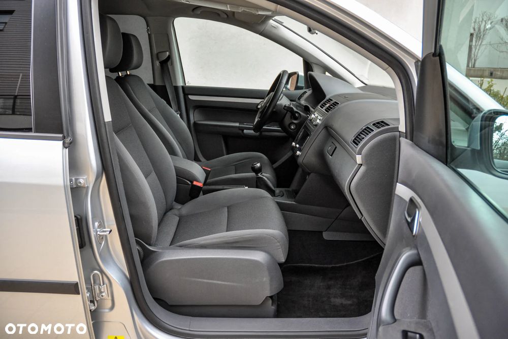 Volkswagen Touran - 11