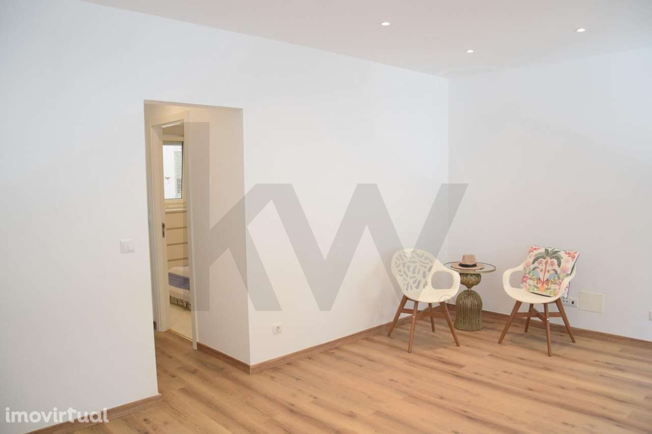 ✨ T1 Renovado no Dafundo: Conforto e Modernidade junto ao Tejo ✨ - Grande imagem: 2/16