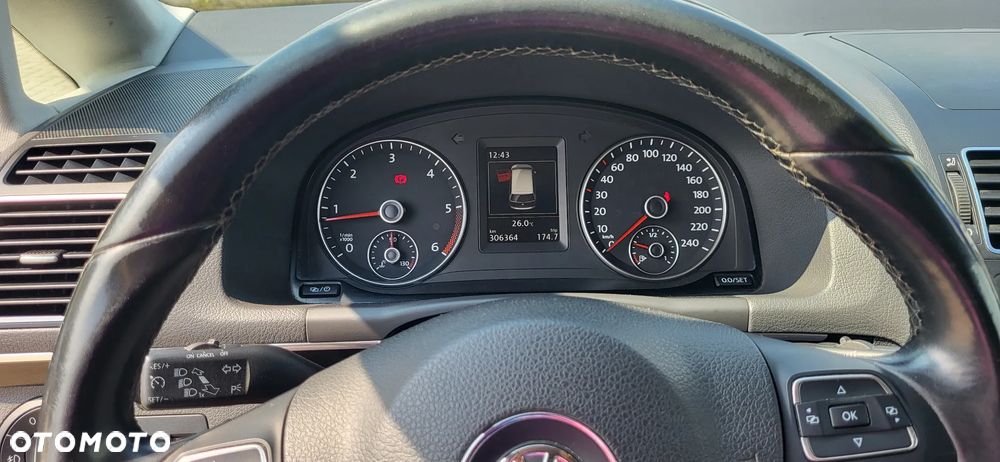 Volkswagen Touran 2.0 TDI DPF BlueMotion Technology Comfortline - 4