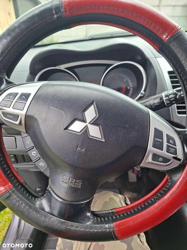 Mitsubishi Outlander 2.0 DID Intense - 3