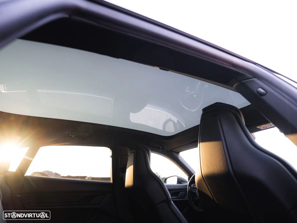 Porsche Taycan Cross Turismo 4S - 28