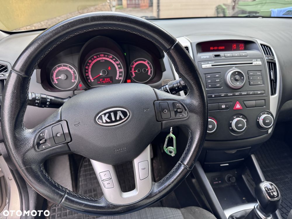 Kia Ceed - 4
