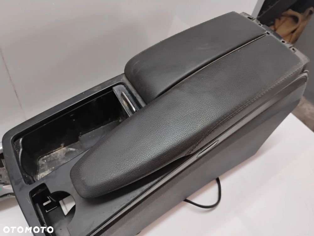 TUNEL ŚRODKOWY MERCEDES W212 PODŁOKIETNIK SKÓRA ŁADNY EUROPA - 7