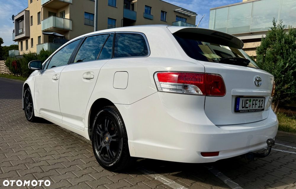 Toyota Avensis 1.8 Comfort - 3