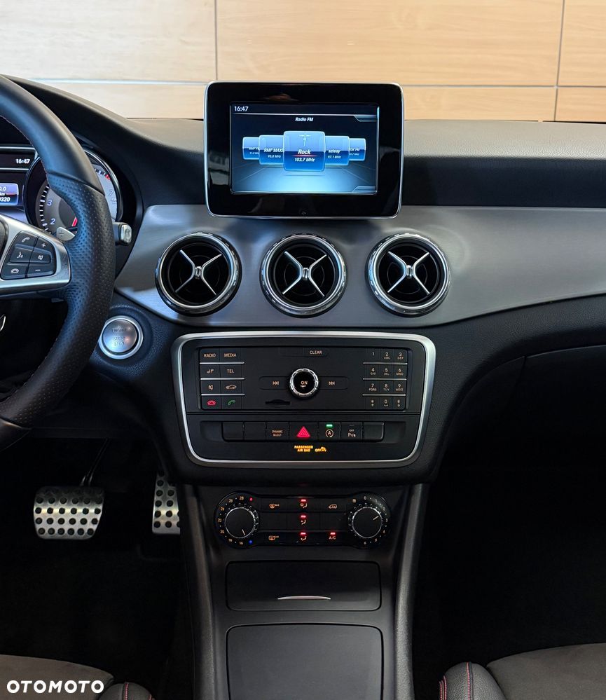 Mercedes-Benz GLA 200 7G-DCT AMG Line - 13