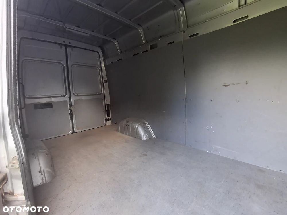Mercedes-Benz Sprinter - 12
