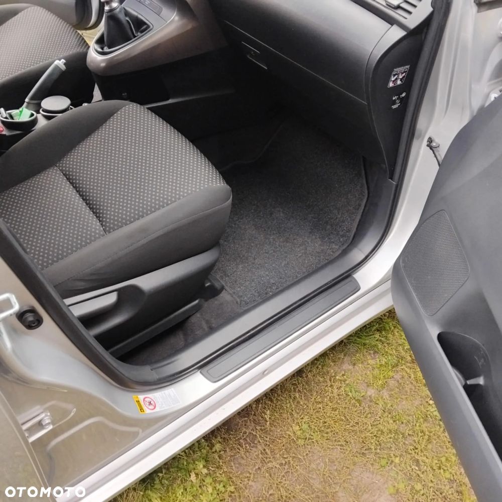 Toyota Verso 2.0 D-4D - 13