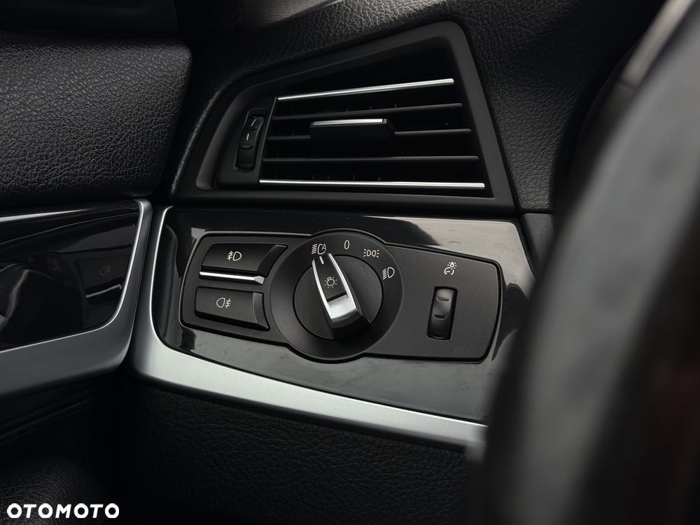 BMW Seria 5 520d xDrive Sport Line - 13