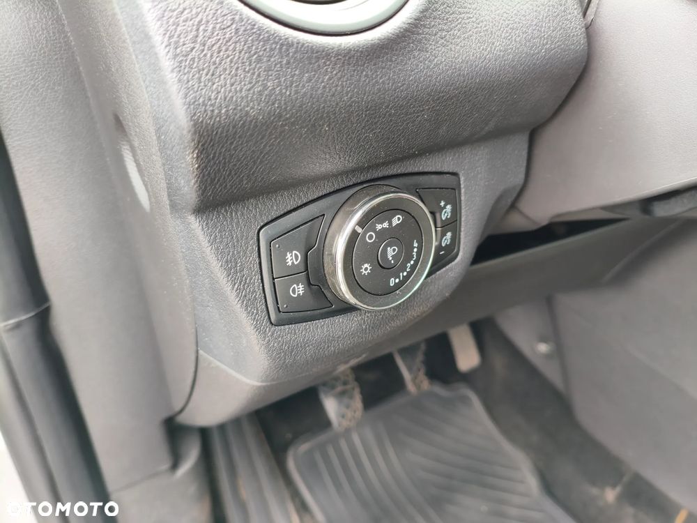 Ford Transit Courier - 23