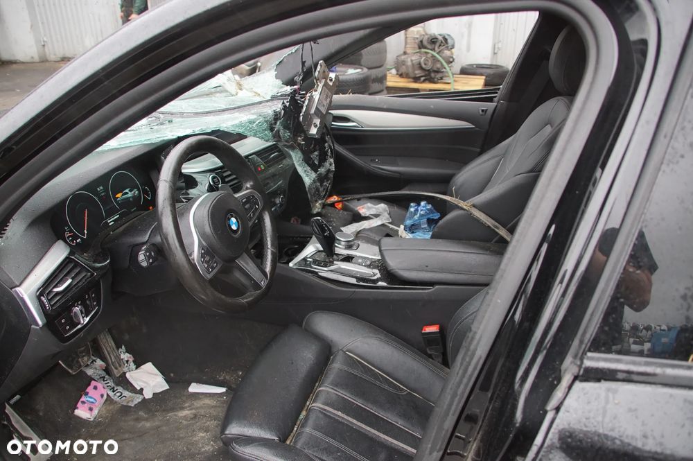 Auto na części - BMW G30 530d xDrive 3.0 D B57D30 265 KM GA8HP75X 475 2019R Silnik Skrzynia Drzwi Lampa Szyba Felga Deska Kokpit Moduł Licznik Radio Fotel Zderzak Chłodnica Błotnik Zawieszenie Turbina Wtryski Intercooler Kompletne Części Rozbiórka - 12
