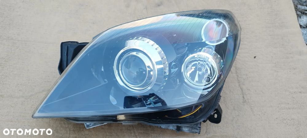 Lampa Przednia Prawa Opel Astra III 2003-2012 Bi xenon Skrętny Oryginał 1216665 1216569 93178647 - 2