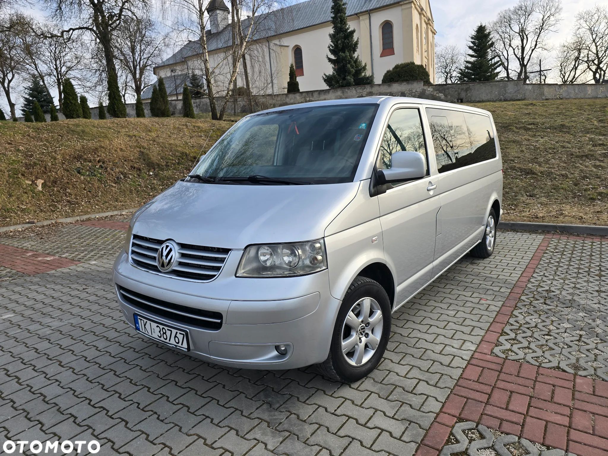Volkswagen Caravelle - 1