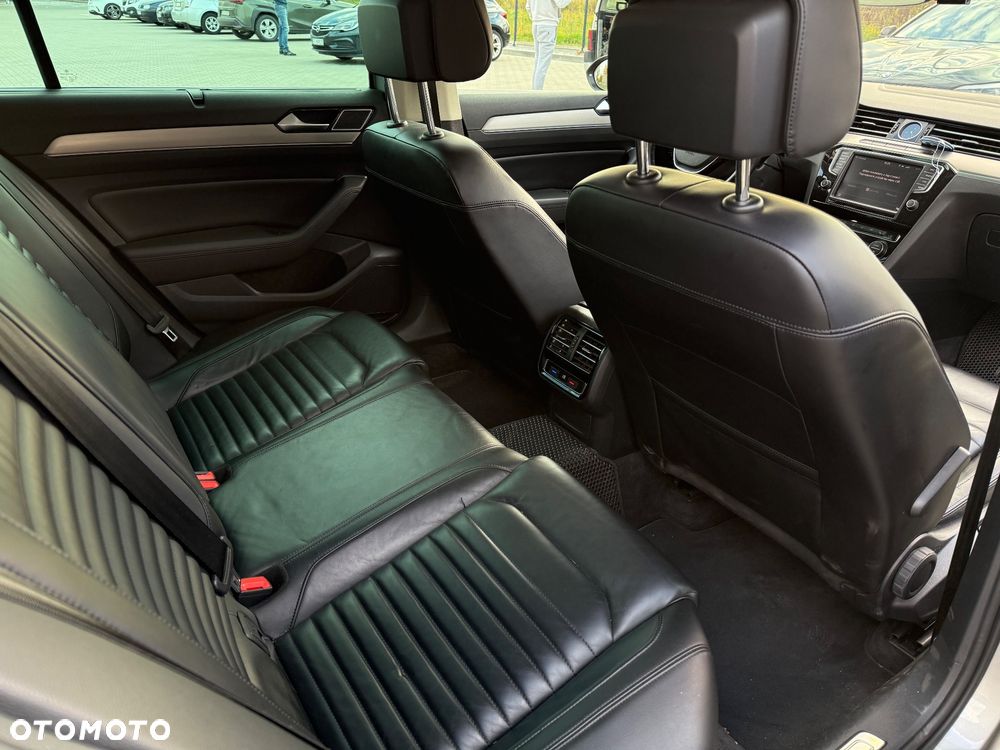 Volkswagen Passat - 11