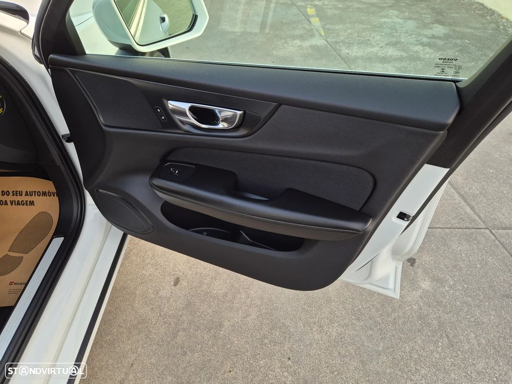 Volvo V60 2.0 D3 Momentum - 35