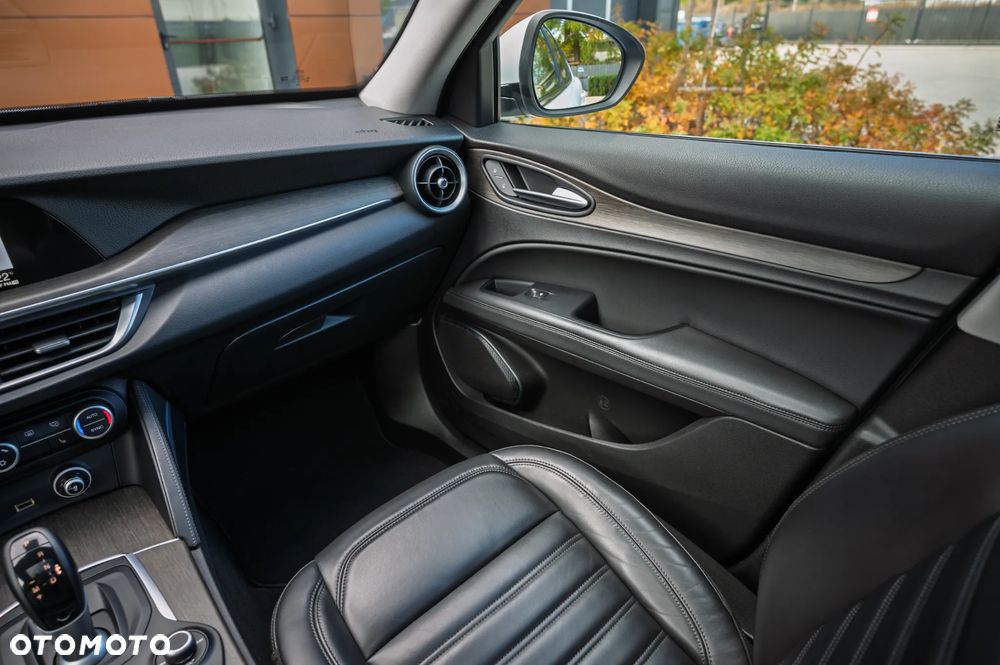 Alfa Romeo Stelvio - 17