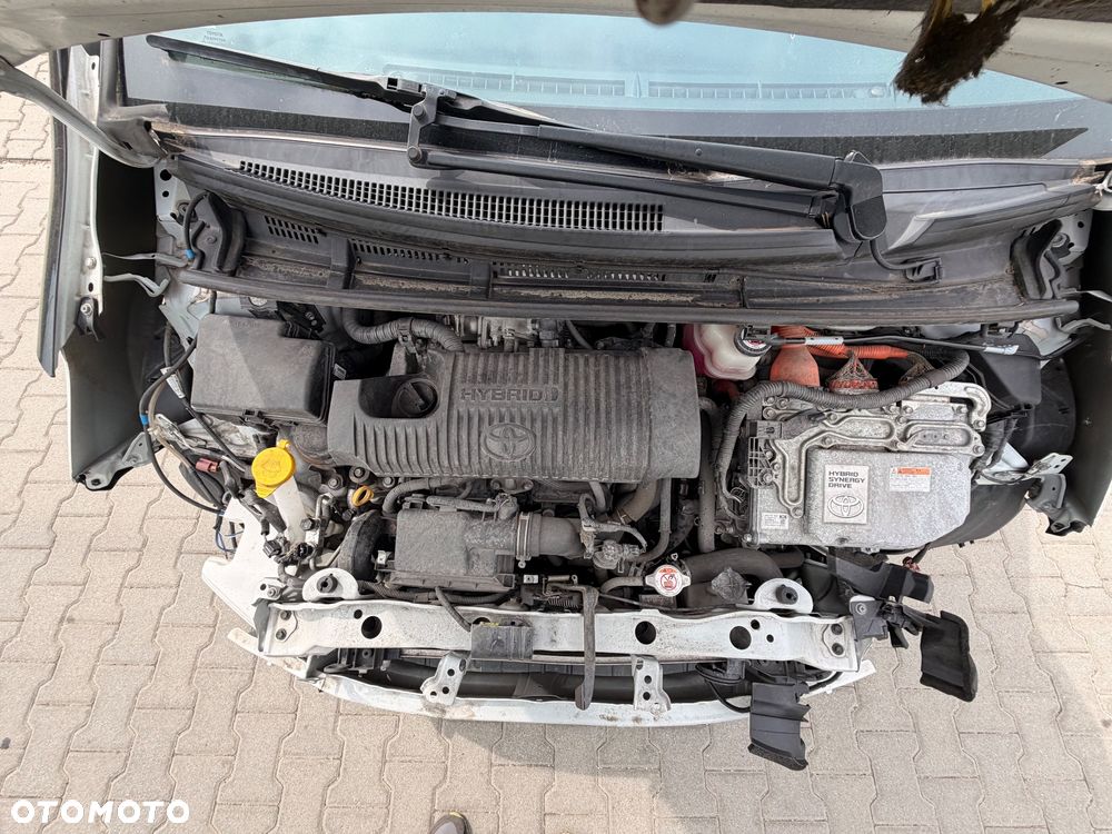 Toyota Yaris Hybrid 100 Business Edition - 6