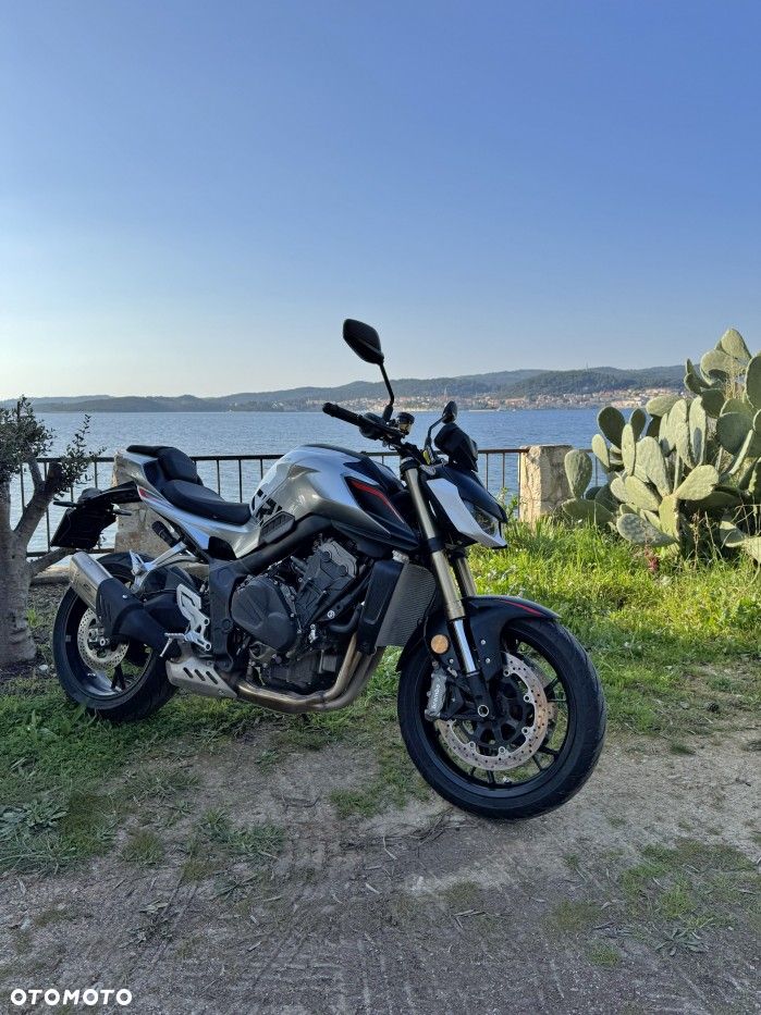 QJmotor SRK 800