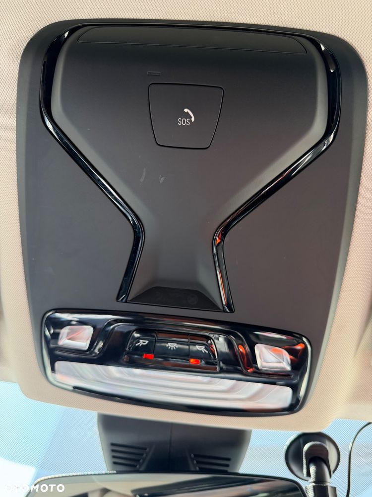 BMW Seria 3 318d mHEV - 12