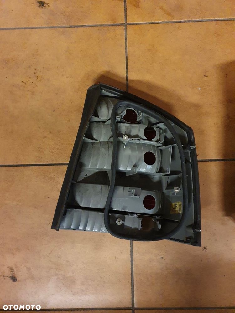LAMPA L/P TYŁ OPEL VECTA C - 6
