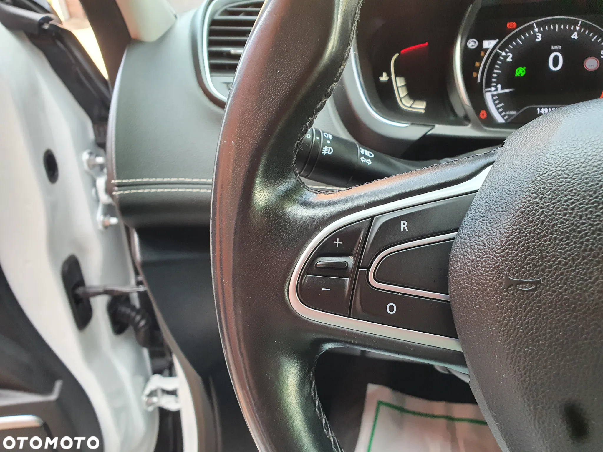 Renault Scenic TCe 140 GPF EDC BLACK EDITION - 23