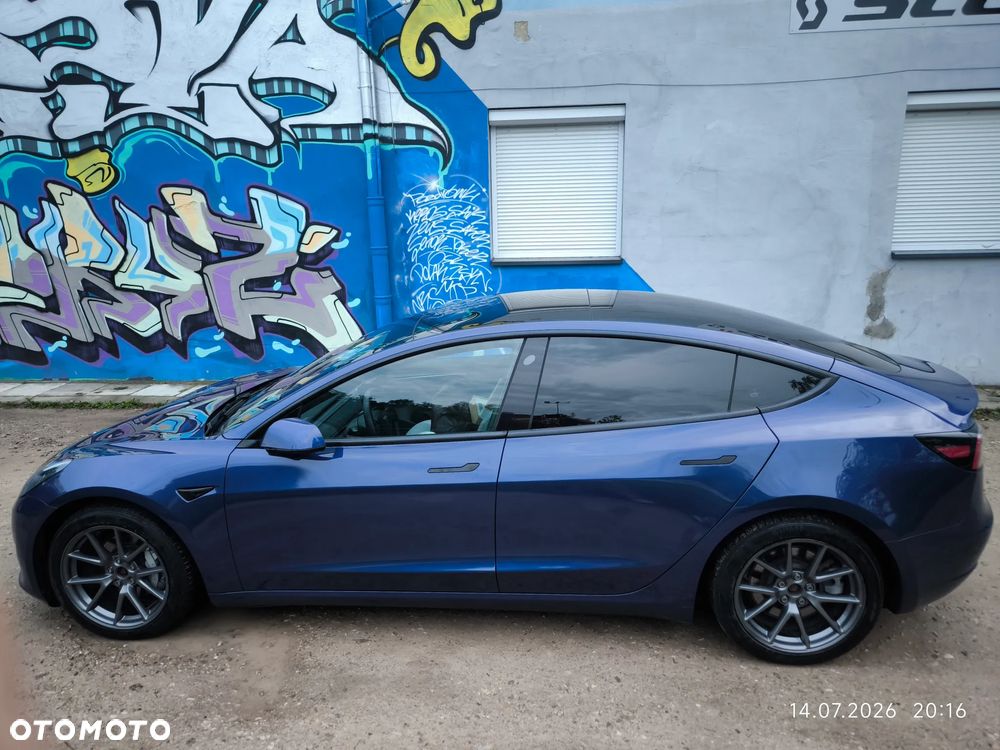 Tesla Model 3 - 9