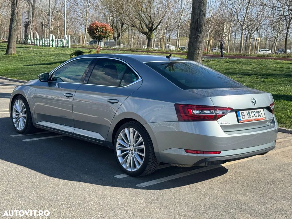 Skoda Superb 2.0 TDI DSG 4X4 Style - 8