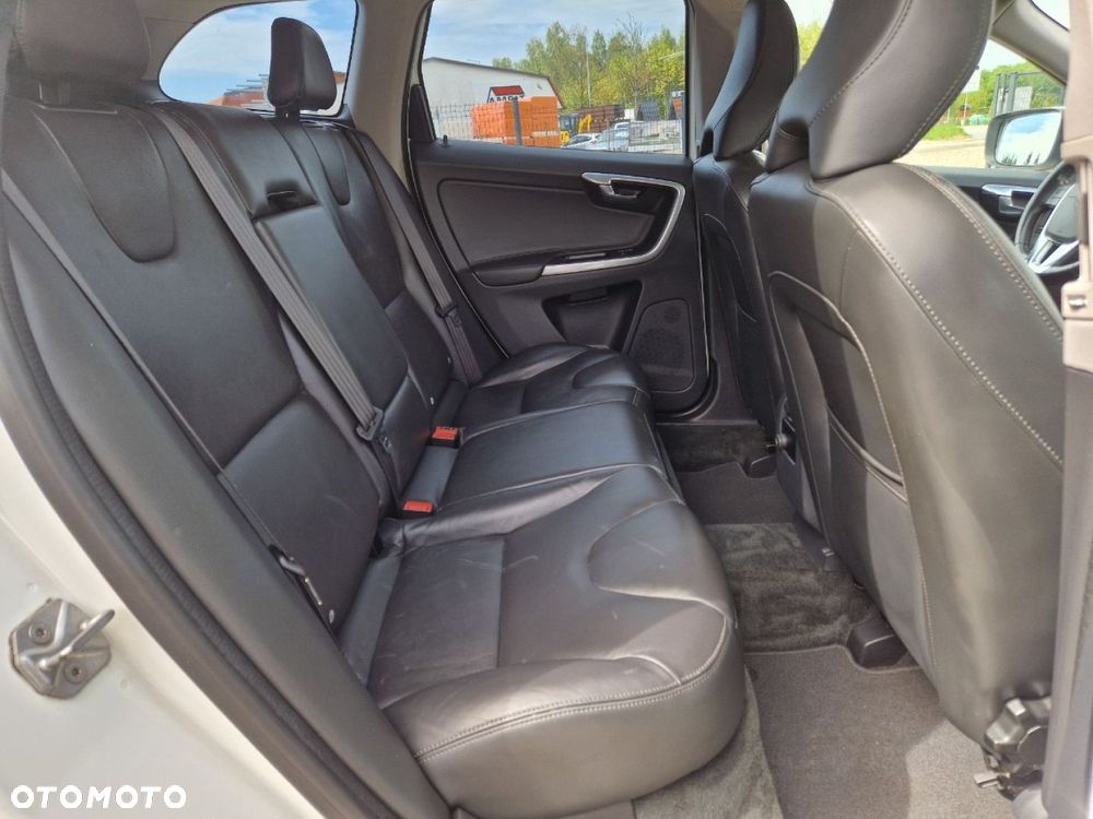 Volvo XC 60 D4 Momentum - 19