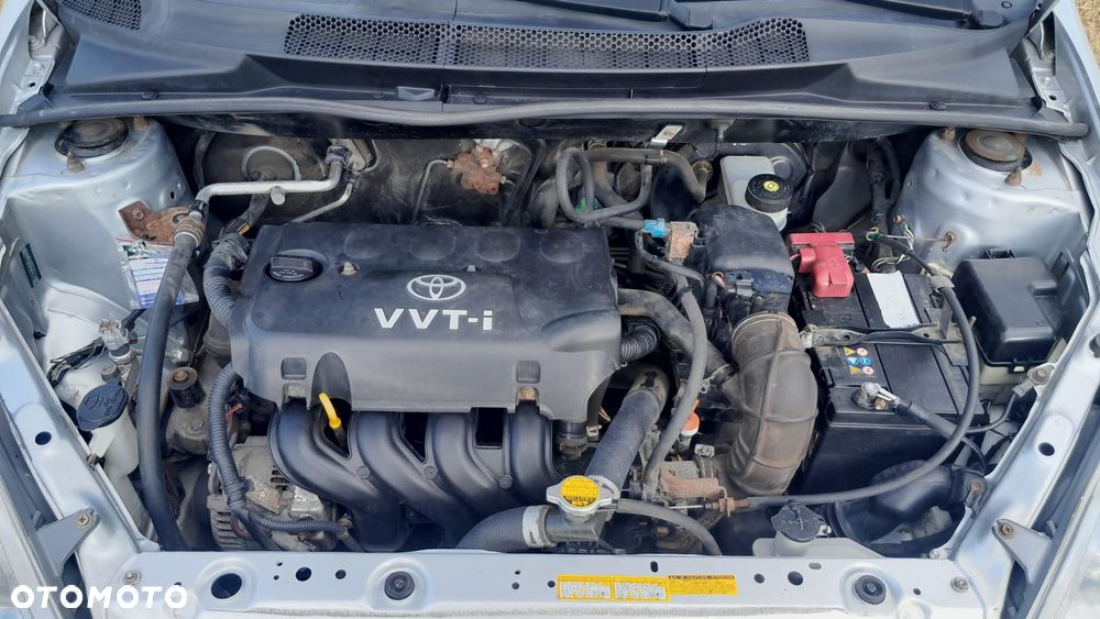 Toyota Yaris - 10