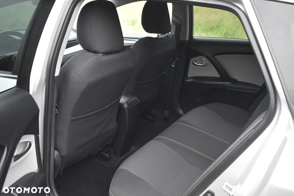 Toyota Avensis - 28