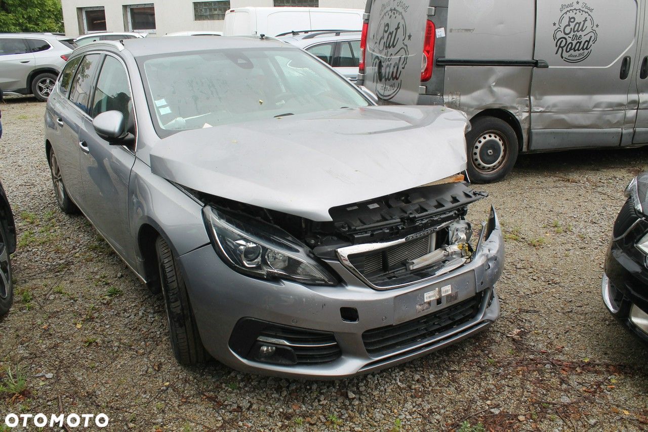 Peugeot 308 - 1