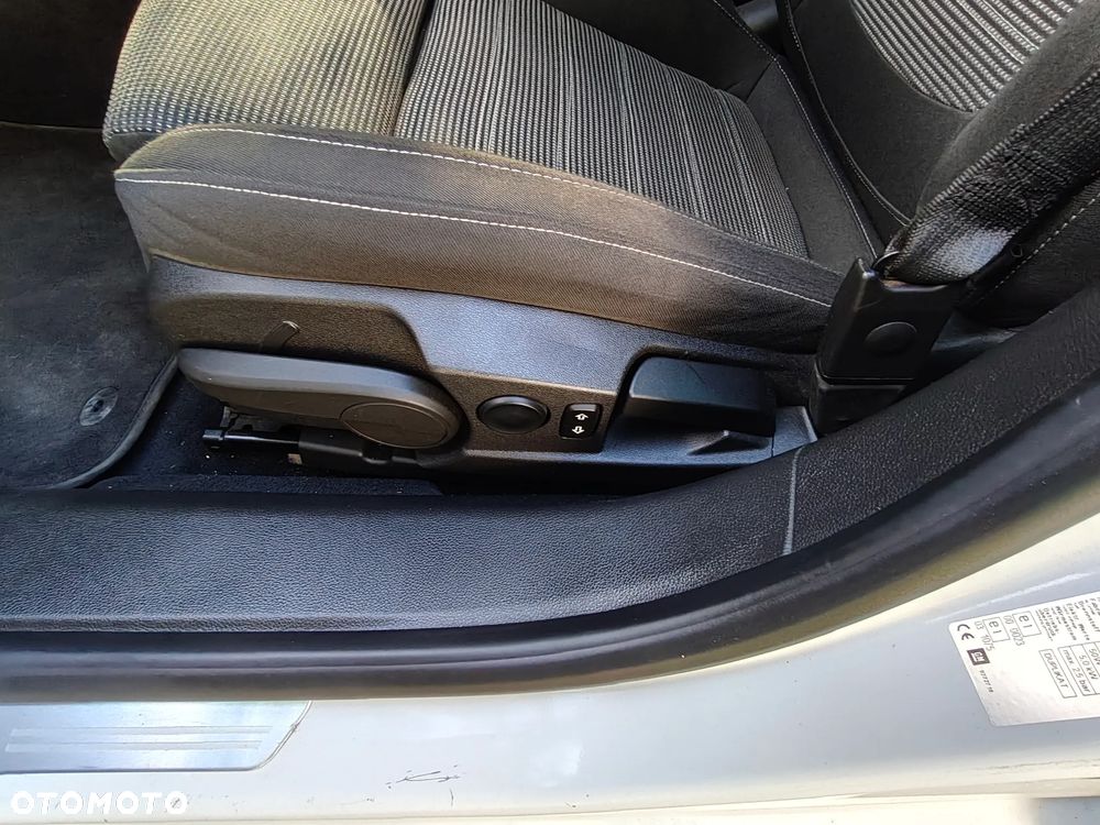 Opel Insignia 2.0 T SportsTourer 4x4 ecoFLEX Start/Stop Design Edition - 24