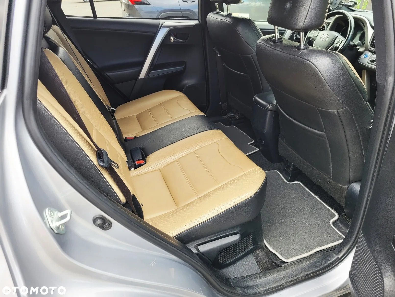 Toyota RAV4 - 9