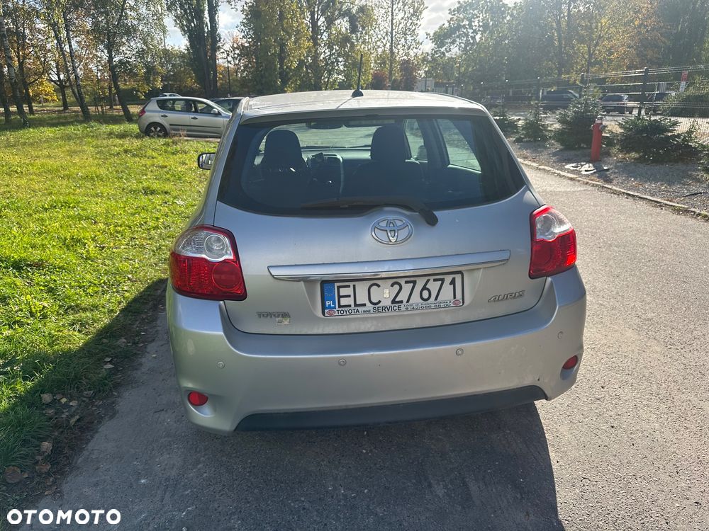 Toyota Auris 2011 photo 4
