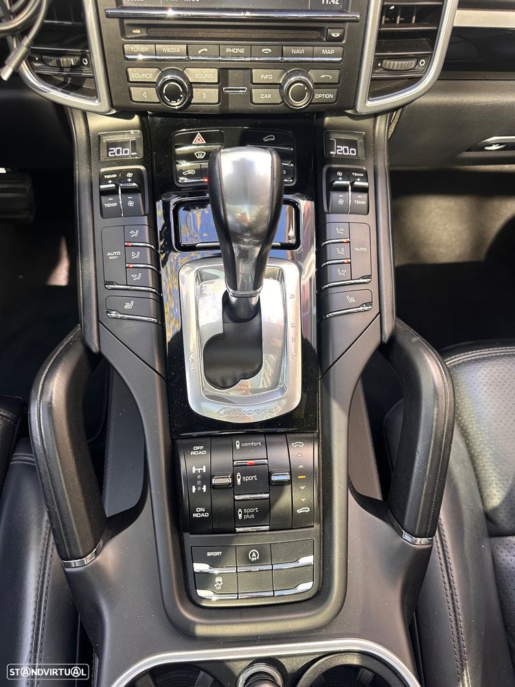 Porsche Cayenne Platinum Edition - 18