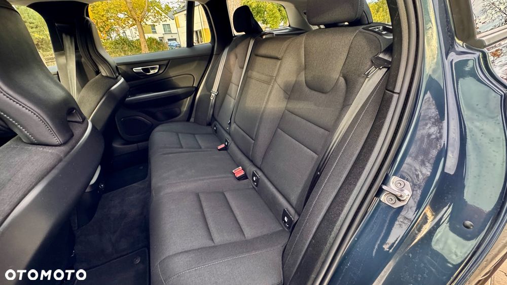Volvo V60 B3 B DKG Momentum - 9