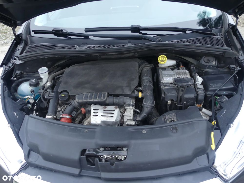 Peugeot 208 1.2 PureTech GPF Signature S&S EAT6 - 31